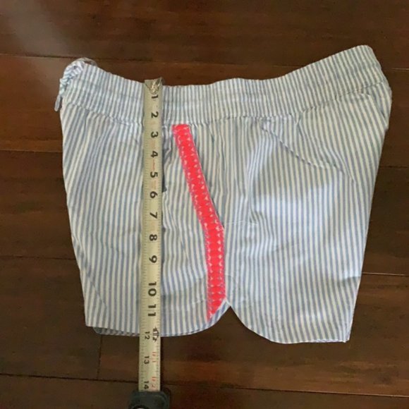 Vineyard Vines Women's Shorts - Picture 2 of 9